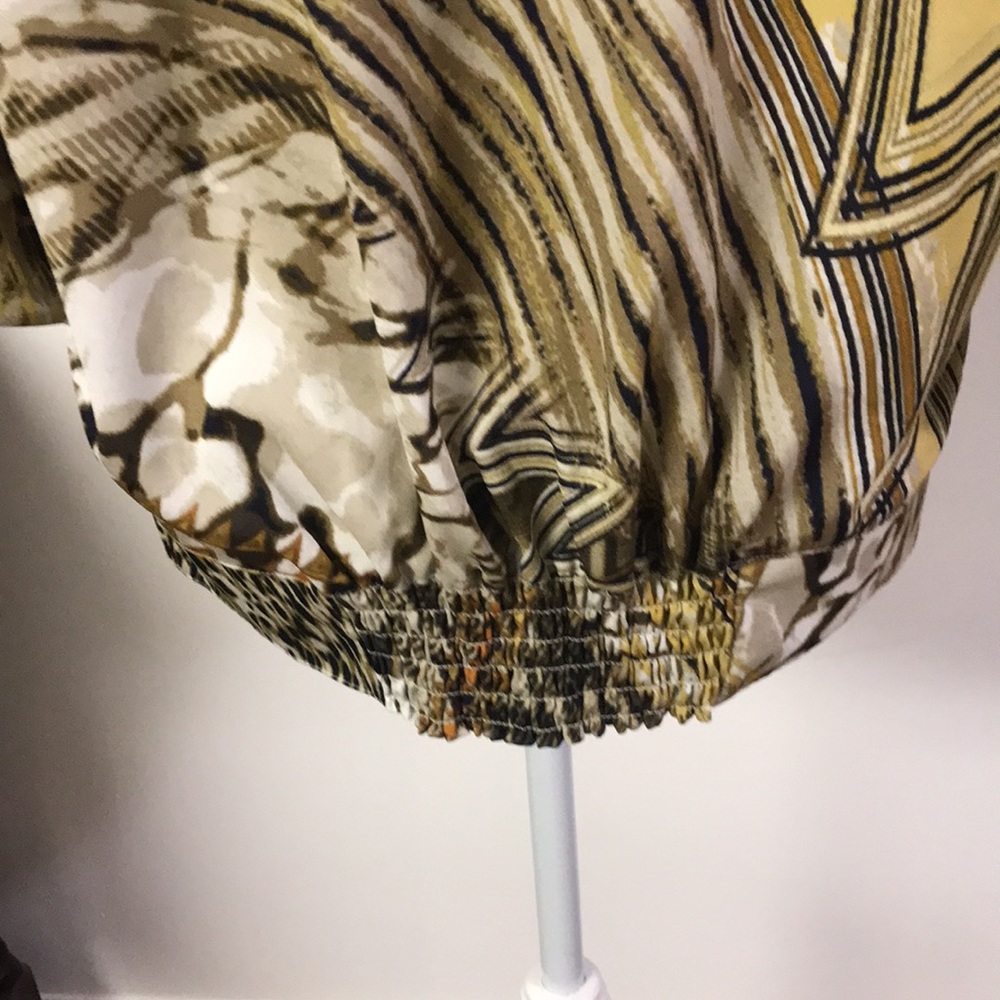 Beautiful Light Weight Pattern Chicos Blouse - image 5